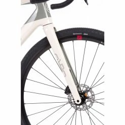 Orro Terra C 105 Di2 RR900 Gravel Bike (2023) 16 Orro Terra C 105 Di2 RR900 Gravel Bike (2023) -Vélos enfr Orro Terra C 105 Di2 RR900 Gravel Bike 2023 Adventure Bikes SD Chalk 2023 ORRTC2717RR9SDC46 1