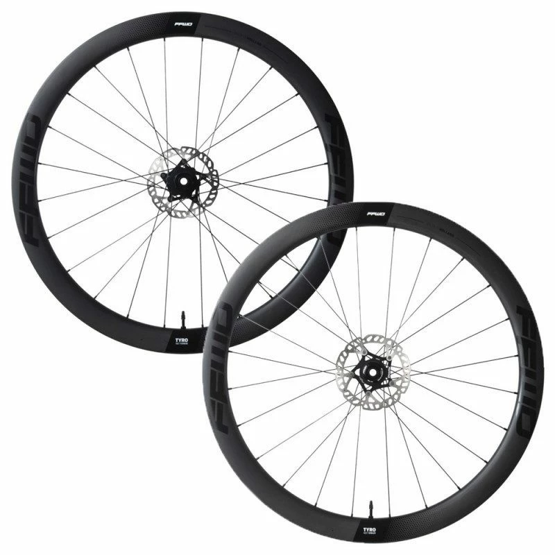 Roues Vélo Carbone FFWD Fast Forward Tyro Disc Tubeless Ready Shimano-Sram 10-11v 45mm Pneu Et Tubeless Ready Frein à Disque Centerlock 3 Roues Vélo Carbone FFWD Fast Forward Tyro Disc Tubeless Ready Shimano-Sram 10-11v 45mm Pneu Et Tubeless Ready Frein à Disque Centerlock